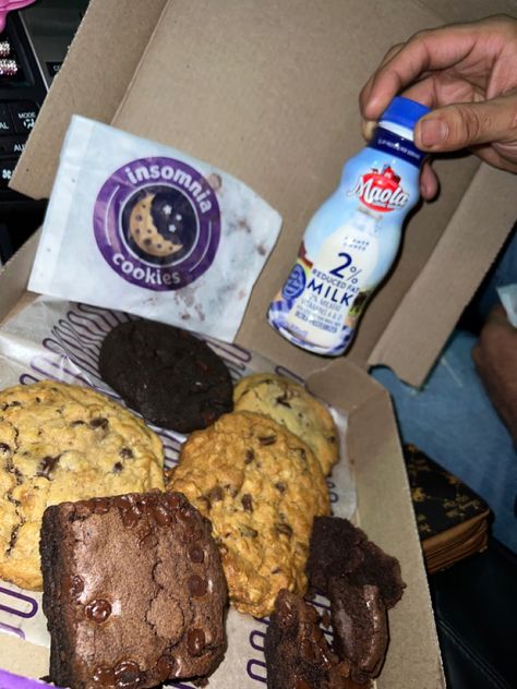 Late Night Treats, Insomnia Cookies, Soul Food Dinner, Cookies Brownies, Junk Food Snacks, Soft Food, Food Spot, Food Babe, Delicacy Food