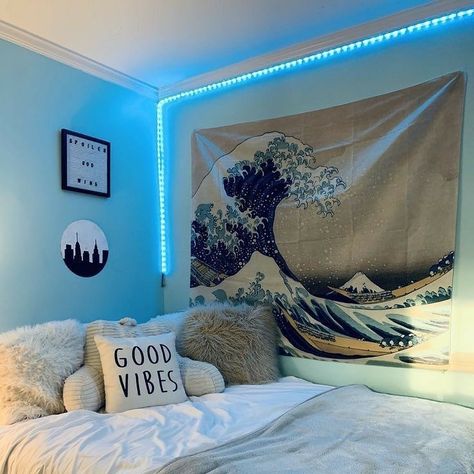 20 Aesthetic Room Ideas - Perfect Aesthetic Decor for 2022 | Displate Blog Blue Room Themes, Ocean Bedroom Ideas, Light Blue Rooms, Ocean Themed Rooms, Ocean Room Decor, Blue Room Decor, Beach Room Decor, Surf Room, 20 Aesthetic