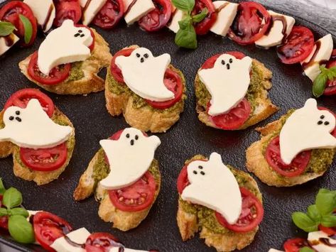 Caprese Crostini Ghosts, Ghost Brie Cheese, Halloween Mini Quiche, Healthy Halloween Appetizers For Party, Halloween Mini Sandwiches, Spooky Bruschetta, Bruschetta Halloween, Halloween Bake Off Ideas, Spooky Potluck Ideas