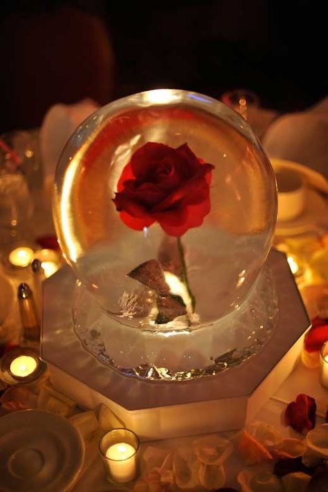 Wedding Centerpieces Diy Red, Ice Wedding, Ice Sculpture Wedding, Red Roses Centerpieces, Frozen Wedding, Winter Wedding Centerpieces, Red And White Weddings, Ice Sculpture, White Wedding Theme