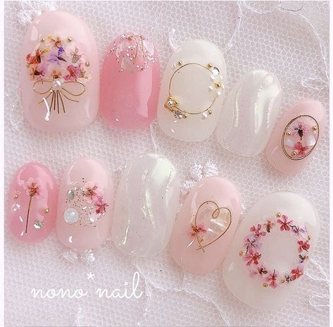 Dried Flower Nails, Diy Rhinestone Nails, Disneyland Nails, Japanese Nail Design, Cherry Blossom Nails, Modern Nail Art, Makeup Nails Designs, Korean Nail Art, Art Deco Nails