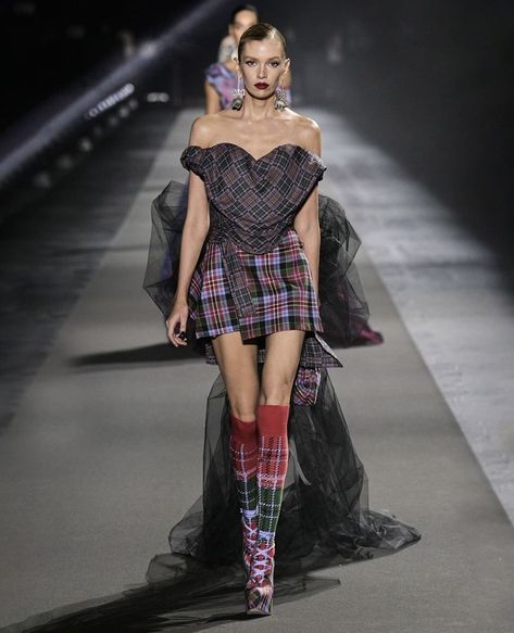 Vivienne Westwood Designs, Vivienne Westwood Fashion, Tartan Fashion, Scottish Fashion, The Vivienne, Plaid Outfits, British Vogue, Capsule Collection, Global Fashion