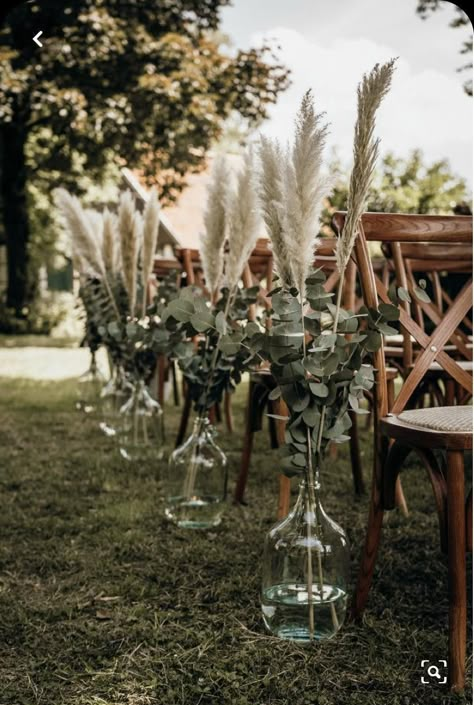 Décoration mariage : 8 tendances à ne pas louper en 2020 Pampas Grass Wedding, Rustic Wedding Decorations, Grass Wedding, Boho Wedding Decorations, Wedding Aisle, Wedding Cake Designs, Greenery Wedding, Wedding Deco, Diy Wedding Decorations