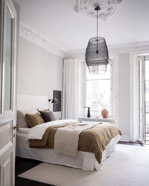 Upscale Interiors AG on Instagram: “This is our recommendation for a fresh and calm bedroom design. And this is where we would like to wake up. Photographed by Alen Cordic . .…” Low Ceiling Bedroom, Interior Vintage, Century Home, Turn Of The Century, Modern Bedroom Design, Design Del Prodotto, Modern Bed, Elegant Homes, Design Case