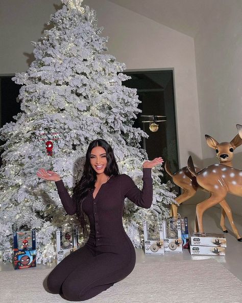 Kardashian Christmas, Kily Jenner, Kim Kardashian Kanye West, Christmas Background Images, Kim Kardashian And Kanye, Braided Ponytail Hairstyles, Kim K, Christmas Tree With Gifts, Kardashian Jenner