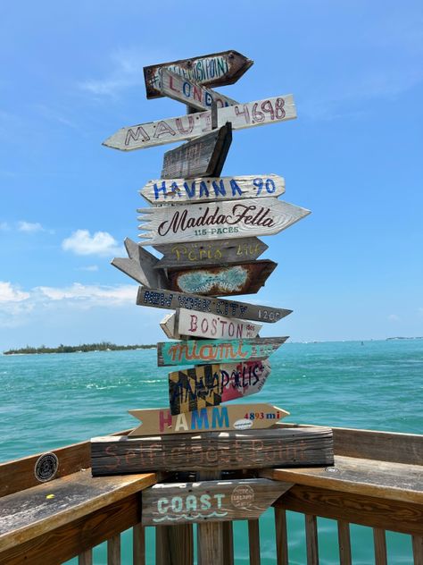 follow me addison ♡ Key West Travel Guide, Foto Muro Collage, Travel Key West, Beach Wall Collage, Photo Polaroid, Wallpaper Tumblr, Key West Florida, Picture Collage Wall, Friday Feeling