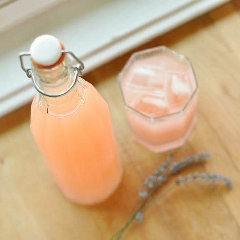 Lavender Soda, Peach Lavender, Kefir Recipes, Water Kefir, Soda Recipe, Summer Cocktail Recipes, Drink Me, Summer Cocktails, Non Alcoholic Drinks