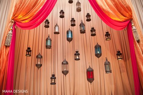 Lantern backdrop - looks so pretty! Ideal for a Sufi or Moroccan theme decor Moroccan Theme Decor, Lantern Backdrop, Moroccan Wedding Decor, Mehendi Decor Ideas, Moroccan Theme, Mehndi Decor, Moroccan Wedding, Wedding Stage Decorations, South Asian Wedding