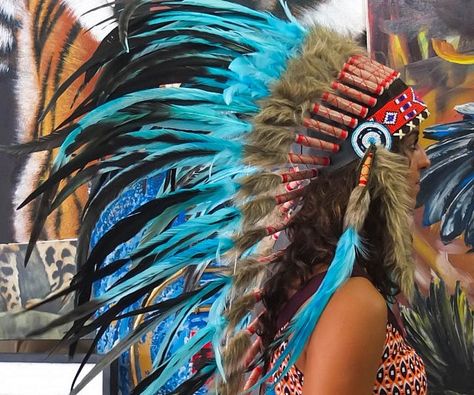 Give your native american ensemble an authentic touch by topping it off with this real feather chief headdress. Handcrafted from the finest materials, it features genuine leather and real duck feathers for an amazing look. Chief Headdress, Chiefs Headdress, Indian Feathers, Native American Headdress, Native American Chief, Indian Headdress, Red Indian, Beadwork Designs, Cowboys And Indians