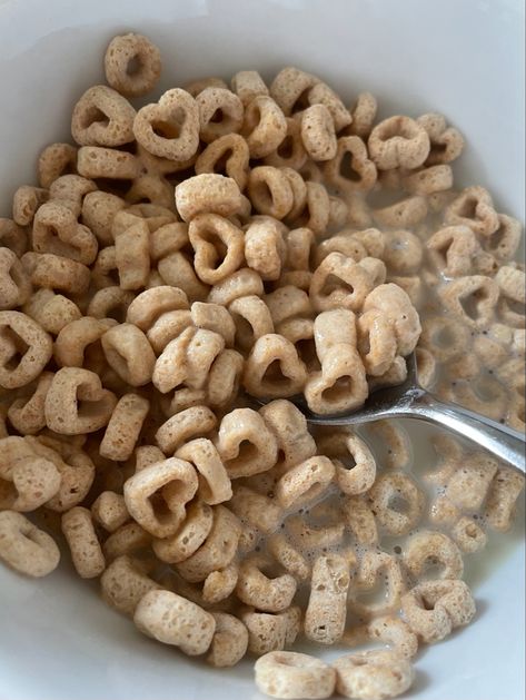 Cheerios Aesthetic, Aesthetic Morning, Romantic Aesthetic, Cereal Killer, Cute Valentines, Food Snacks, Picnic Food, Breakfast Time, Food Obsession