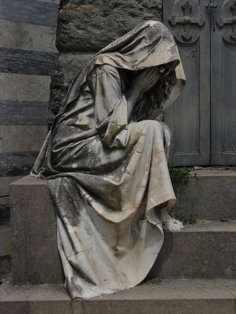 Academia Aesthetics on Twitter: "Cimitero delle Porte Sante, Florence, Italy. https://t.co/Rn4Erxq0uo" / Twitter Graveyard Art, Weeping Angels, Cemetery Angels, Cemetery Statues, Grave Stones, Old Cemeteries, Cemetery Art, Art Ancien, Angel Statues