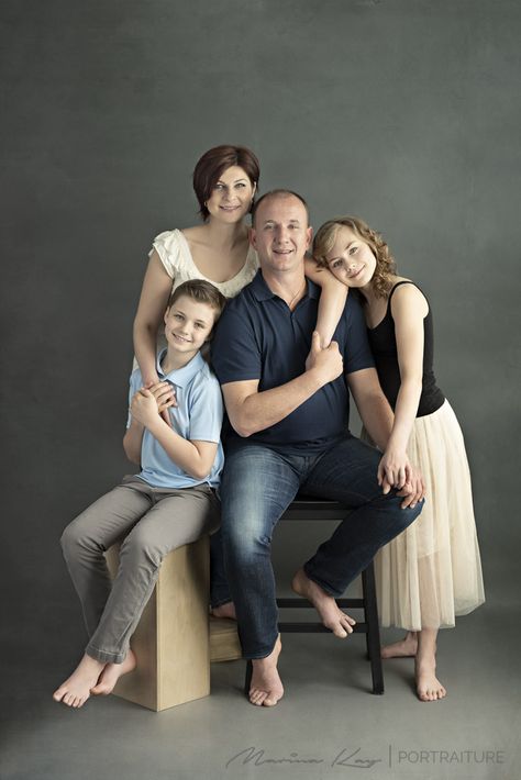 4 Family Photography, In Studio Family Photos, Family Photo Studio Concept, Family Pictures Studio, Family Poses Photography, Studio Family Pictures, Family Portrait Photography Poses, Studio Family Portraits, Family Photo Studio