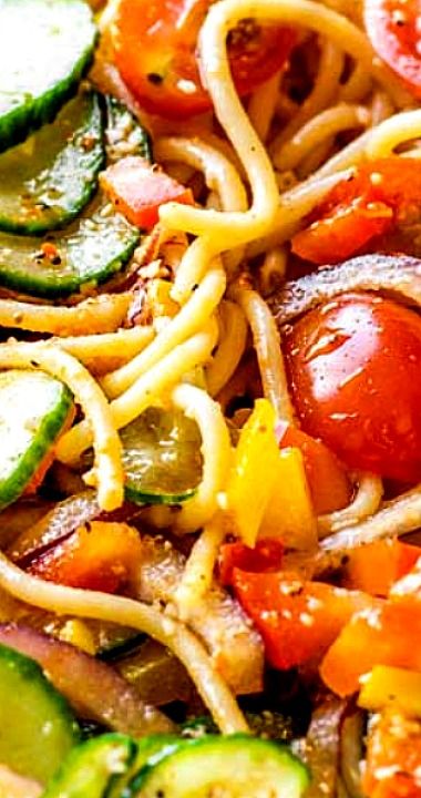 Salad With Spaghetti Noodles, Pasta Salad With Spaghetti Noodles, Spagetti Salad Recipes, Cold Spaghetti Salad, Spaghetti Pasta Salad, Salad Supreme, Summer Pasta Salad Recipes, Pasta Fresh, Spaghetti Salad