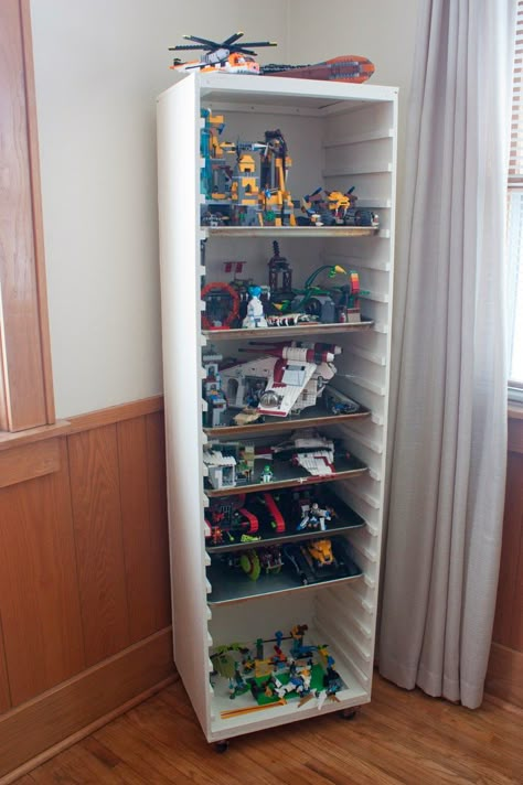 Lego Playroom, Lego Storage Diy, Lego Storage Solutions, Lego Bedroom, Lego Organization, Lego Display, Lego Table, Lego Room, Lego Storage