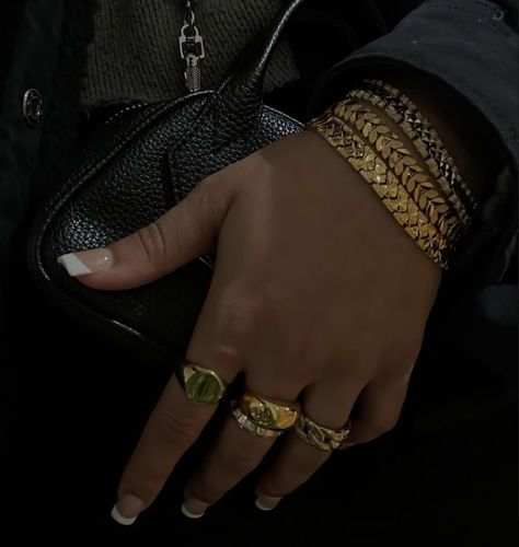 Black Woman Accessories, Rings Black Women, Accessories Black Women, Maximalist Jewelry, Dope Jewelry Accessories, Jewelry Looks, Indie Jewelry, Wrist Jewelry, Luxe Jewelry