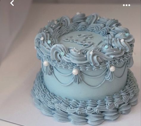 Bolo Vintage, Blue Birthday Cakes, Circle Cake, Vintage Birthday Cakes, Beautiful Cake Designs, Cupcakes Decorados, Mini Cakes Birthday, Birthday Cakes For Women, Creative Birthday Cakes