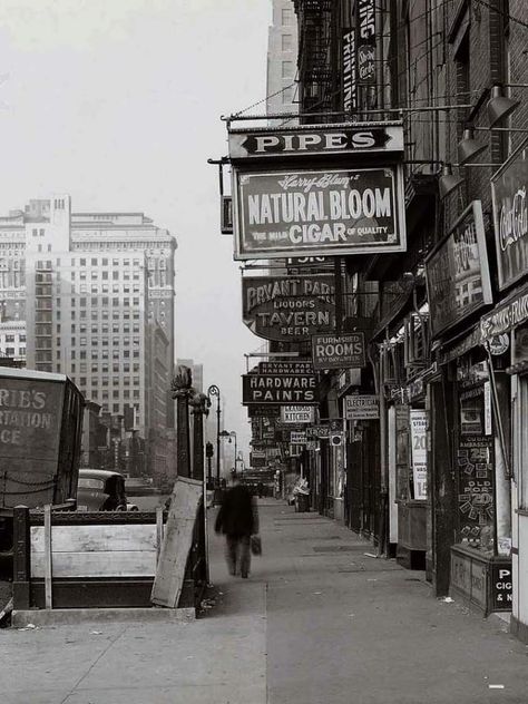 1940 Wallpaper, 40s Aesthetic, 1940s New York, 1940s Aesthetic, Winter Soldier Wallpaper, Nyc History, New York Architecture, Breathtaking Photography, Nyc Street