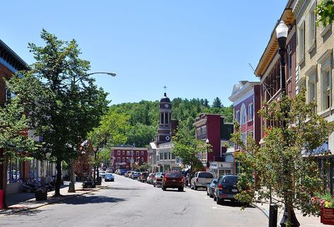 8 Most Affordable Towns to Retire in The Adirondack Mountains Adirondack Park, Saranac Lake, Lake Champlain, Adirondack Mountains, Lake Placid, Beaux Villages, Lake George, Mountain Town, Nova York