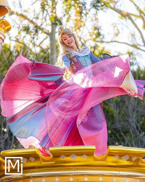 𝗝𝗢𝗡𝗔𝗧𝗛𝗔𝗡✨ on Instagram: "/ 🏰 “MAGIC HAPPENS” PARADE: PRINCESS AURORA & PRINCE PHILIP 💙💖 → 📸 03/2023 - ✘ PARADE ROUTE × DISNEYLAND PARK (THE DISNEYLAND RESORT) • • @disneyland #disneyland #disneycaliforniaadventure #disneylandresort #disney100 #disneylandparade #magichappens #magichappensparade #sleepingbeauty #princessaurora #princephilip #magical_imagery" Princess Aurora Disneyland, Magic Happens Parade, Old Disney Characters, Wand Ideas, Disneyland Florida, Disneyland Parade, Sleeping Beauty Costume, Disneyland Princess, Disney Parade