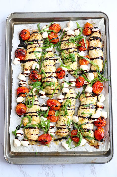 a cookie sheet lined with white paper with chicken tenders, cherry tomatoes, balsamic reduction, mozzarella and fresh basil One Sheet Recipes, Healthy Summer Sheet Pan Dinners, Single Pan Meals, Caprese Meal Prep, Healthy 1 Pan Dinners, Sheet Pan Meals For A Crowd, Super Easy Recipes Quick, March Dinner Ideas, Sheet Pan Meal Prep