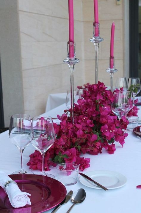 Bougainvillea Table Setting, Buganvilla Wedding, Bougainvillea Wedding, Lunch Table, Dinner Party Decorations, Party Table Settings, Boda Mexicana, Pink Table, Wedding Mood