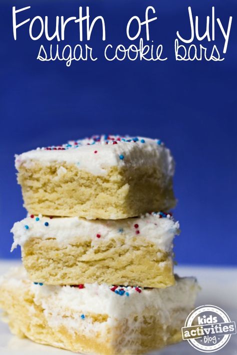 You only need 7 ingredients to make these delicious 4th of july sugar cookie bars.  It's a dessert that kids can make and decorate, too!  Perfect for any summer bbq from kids activities blog. Desserts Kids Love, Sugar Cookie Bar, Fourth Of July Desserts, July Desserts, Sugar Cookie Bars, 4th Of July Desserts, Kid Desserts, Cookie Bar, Fourth Of July Food