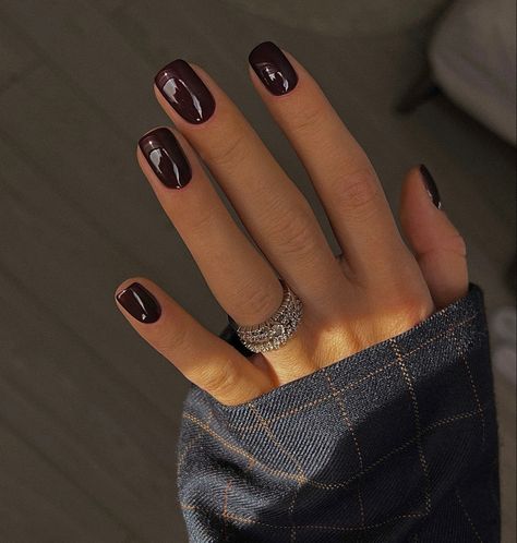 Nails, manicure, nails design Brown Burgundy Nails, Cherry Wine Nails, Fall Nude Nails, Red Nail Varnish, Shellac Nails Fall, Deep Red Nails, New Nail Trends, Kutek Disney, Dark Red Nails