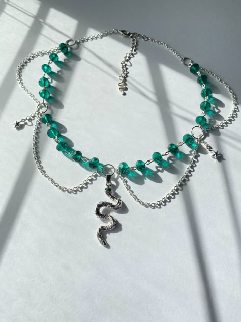 #handmade #handmadejewelry #beads #necklace #slytherin Slytherin Bracelet, Slytherin Necklace, Slytherin Jewelry, Harry Potter Necklace, Hogwarts Outfits, Aesthetic Notes, Harry Potter Jewelry, Homemade Jewelry, Beads Necklace