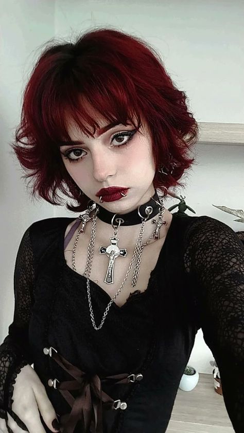 Stile Punk Rock, Vampire Hair, Short Bleached Hair, Short Red Hair, Gothic Hairstyles, Goth Hair, Dark Red Hair, Hair Inspiration Short, Bleached Hair