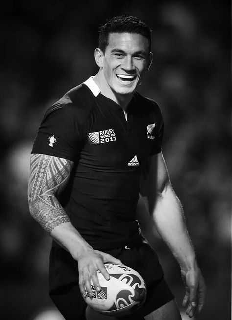 Sonny Bill Williams Sonny Bill Williams, Retro Wallpaper Iphone, Back In Black, All Blacks, Rugby Players, Back To Black, Rugby, Eye Candy, Sports