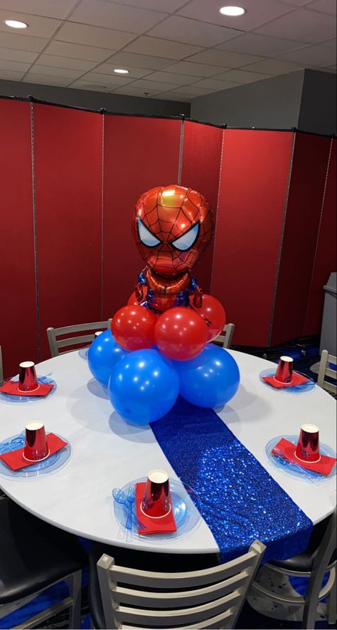 Spider Man Balloon Centerpieces, Spiderman Balloon Centerpieces, Spiderman Party Table Decor, Spider Man Party Table Decor, Spiderman Sweets Table, Spiderman Gender Reveal, Spiderman Centerpieces Diy, Spider Man Themed Quince, Spider Man Table Decorations