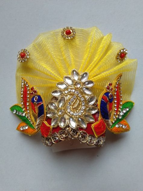 Matarani Dress, Deity Outfits, Mukut Design, Kanha Dress, Ganpati Idol, Gopal Krishna, Fresh Flower Jewelry, Peacock Crafts, Janmashtami Decoration