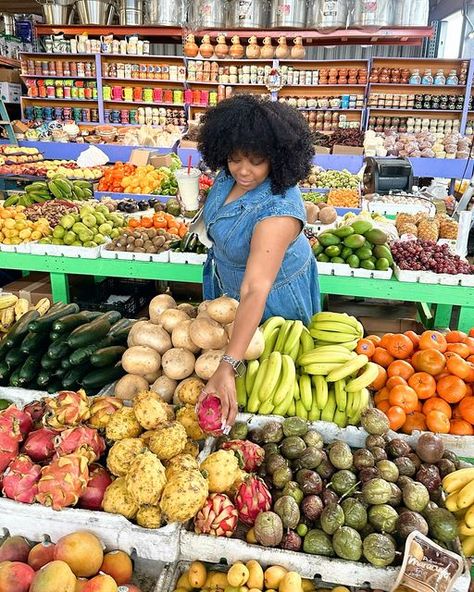 Crystal A on Instagram: "We celebrated with HOUSTON by highlighting one of its most amazing gems the @houstonfarmersmarket !!   The Houston Farmers Market has so much to offer and it’s always a great  idea to shop and spend locally so our help goes back to our community! This is the perfect time to visit! There is plenty of shopping and plenty of eating… just the way I like it!   Make sure to follow @houstonfarmersmarket & @visit_houston to stay up-to-date on upcoming events and more!   We ❤️ to #explorehou !!!   ❤️ Like this content for MORE! 🤝🏾 Share to enjoy with friends! ✅ Save to remember this great find! 🫂 FOLLOW @hougottatrythis for More Finds!  #houstonfarmersmarket #visithouston #stufftodoinhouston #thingstodoinhouston #houstonevents #houstonfoodie #houstonfood #houstonfoodblog Houston Farmers Market, Houston Foodie, Bali Retreat, Visit Houston, Enjoy With Friends, Houston Food, Female Farmer, Upcoming Events, Just The Way