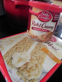 North Dakota Kitchen: Butter Pecan Cake 3 Day Coconut Cake Recipe, Betty Crocker Cake Mix Recipes, Dakota Kitchen, Butter Pecan Pound Cake Recipe, Pecan Upside Down Cake, Nuts Cake, Chocolate Cream Cheese Icing, Coconut Pound Cakes, Pecan Frosting