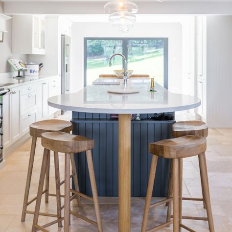 Kitchen Extension With Island, Round Kitchen Island, Statement Kitchen, Curved Kitchen Island, Curved Kitchen, Classic Kitchen Design, Modern Kitchen Design Ideas, Bespoke Kitchen Design, Modern Farmhouse Kitchen