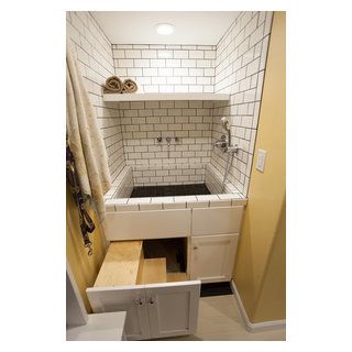 Laundry and mud room with custom dog wash - Transitional - Laundry Room - Seattle - by Jennifer Ryan Design | Houzz Grooming Trailer Ideas, Grooming Trailer, Basement Redesign, Dog Condo, Dog Bathing Station, Groom Room, Dog Wash Station, Extra Large Dog House, Garage With Apartment