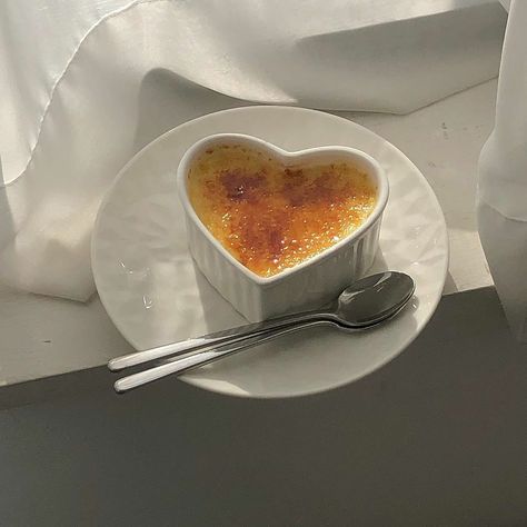 food sweets dessert creme brulee hearts love lovecore heartcore romance romantic white cream valentine's day aesthetic Danger Noodle, Sweets Desserts, Cafe Food, Beautiful Food, Pretty Food, Cute Food, Aesthetic Food, Just Desserts, A Heart