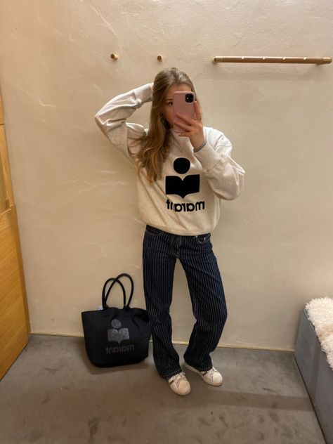 Isabel marant Isabel Marant Sweatshirt Outfit, Isabel Marant Aesthetic, Isabel Marant Outfit, Isabel Marant Sweater, Uni Essentials, Stockholm Outfit, Apartment In Paris, Stockholm Style, Sweatshirt Outfit