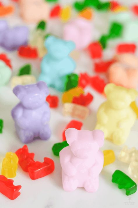 Gummy Bear Jelly Soaps Beauty Workshop, Cute Gummy Bear, Making Jelly, Jelly Soap, How To Make Jelly, Gallery Wall Nursery, Bath Stuff, Natural Beauty Recipes, Natural Beauty Diy