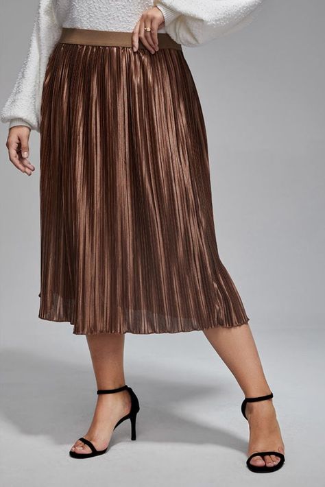 Pleated long skirt outfit