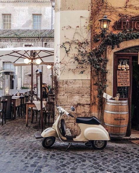 Aesthetic 4k Wallpaper, Rome Print, The Best Aesthetic, Italy Vibes, Best Aesthetic, Italian Aesthetic, Piaggio Vespa, Vespa Vintage, Kingdom Of Great Britain