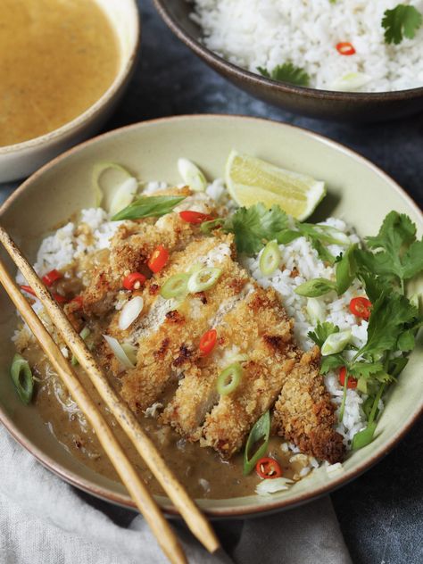 Chicken Katsu Curry Chicken Katsu Recipes, Katsu Curry Recipes, Katsu Recipes, Chicken Katsu Curry, Coconut Curry Sauce, Curry Rice, Coconut Milk Curry, Curry Sauce, Chicken Cutlets