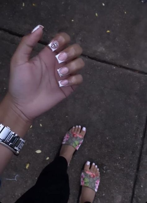 Short French Tip Acrylic Nails With Cross, Full Set Nails Acrylic Short Square, Short Set Design Nails, Baddie French Tip Nails Short, Nails With Ur Bf Initials, Short Extra Nail Designs, Klaws Nails Acrylic Short, Short Nails With Planet Charm, Medium Length Nails Black Women