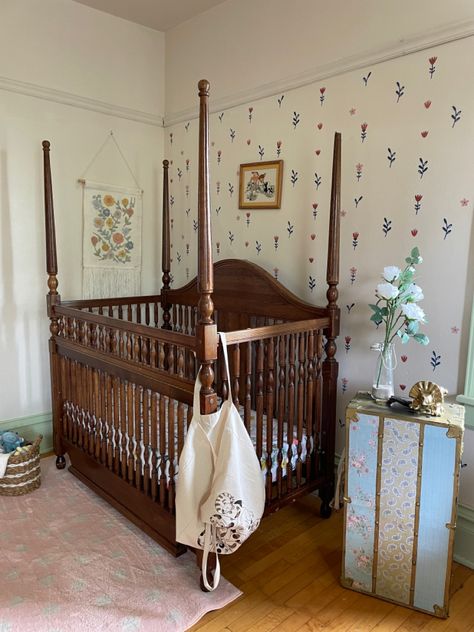 Cute cottage baby nursery with green trim and a vintage styled crib Old Fashion Nursery, Victorian Nursery Ideas, English Countryside Nursery, Cottage Nursery Ideas, Old Fashioned Nursery, Americana Nursery, Cottage Core Nursery, Vintage Baby Cribs, Victorian Nursery