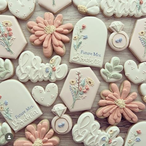 Bridal Shower Flower Cookies, Bridal Shower Cookies Decorated Floral, Love In Bloom Bridal Shower Cookies, Love Is In Bloom Bridal Shower Cookies, Wildflower Bridal Shower Cookies, Brooke Cookies, Love In Bloom Cookies, Love Is In Bloom Cookies, Floral Bridal Shower Cookies