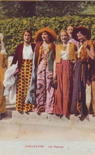 My Bohemian History   Vintage postcard, “Les Pyjamas” Bohemian History, 1930s Outfits, Style Année 20, Robes Vintage, 30s Fashion, Look Retro, Retro Mode, 1930s Fashion, 1920s Fashion