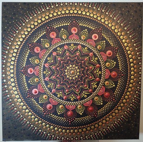 Round Dot Mandala, Mandala Sacred Geometry, Moon Mandala Dot Art, Brown Dot Mandala, Dot Mandala Art, Green Dot Mandala, Color Mandala, Mandala Dotting, Shell Painting