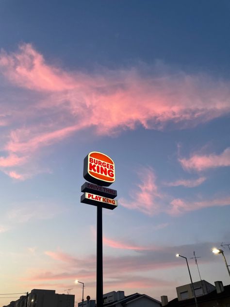 Burger King Aesthetic, Pub Burger, Burger Aesthetic, Chaotic Evil, Random Aesthetics, Aesthetic Sky, Food Backgrounds, Burger King, Surreal Art