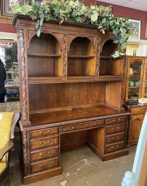 Vintage Desk With Shelves, Desk Ideas Aesthetic Vintage, Antique Aesthetic Room, Roll Top Desk Aesthetic, Vintage Sewing Desk, Antique Decor Aesthetic, Antique Furniture Aesthetic, Vintage Diy Room Decor, Wizard Interior Design