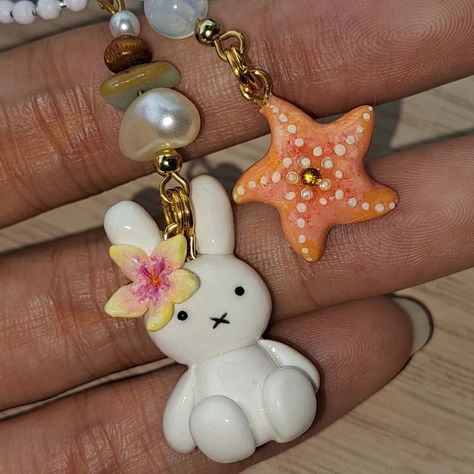 En 恩 | custom clay charms | [Closed, thank you A & S ♡] Swipe for rules!! 🌊🪸🌺🫧🩵 Sg mailing: + $2 SGD International shipping: + $7 USD (untracked) OR $9 USD… | Instagram Snoopy Clay Charm, Sanrio Clay Charms, Clay Keychain Aesthetic, Mini Clay Charms, Aesthetic Clay Charms, Trinkets Clay, Cute Clay Keychains, Cute Clay Art Ideas, Things To Make With Polymer Clay